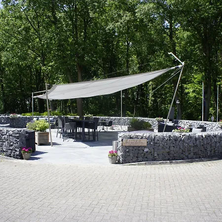 50|50 Belmont ホテル